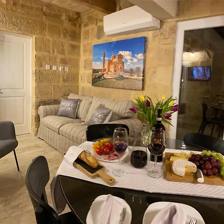 Ancient Maltese House With Modern Interior 3 Min Away From Airport Tal-pinu بيت ضيافة Gudja