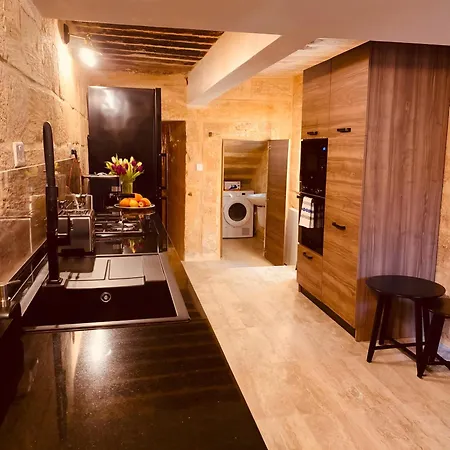 Gæstehus Ancient Maltese House With Modern Interior 3 Min Away From Airport Tal-pinu Gudja