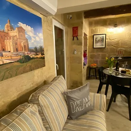 بيت ضيافة Ancient Maltese House With Modern Interior 3 Min Away From Airport Tal-pinu