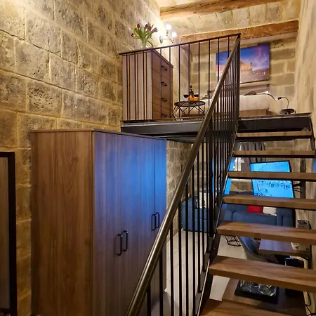 Gæstehus Ancient Maltese House With Modern Interior 3 Min Away From Airport Tal-pinu