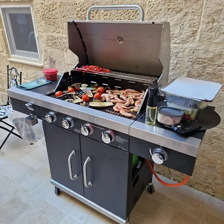 Ancient Maltese House With Modern Interior 3 Min Away From Airport Tal-pinu 게스트하우스 Gudja