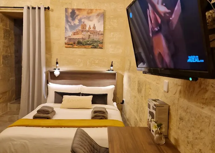 Pensión Ancient Maltese House With Modern Interior 3 Min Away From Airport Tal-pinu