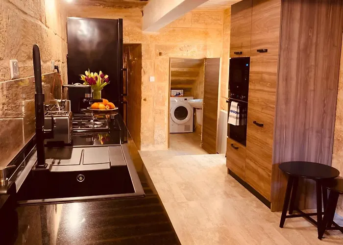 Pensión Ancient Maltese House With Modern Interior 3 Min Away From Airport Tal-pinu Gudja