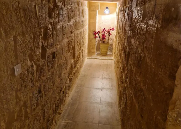 Pensión Ancient Maltese House With Modern Interior 3 Min Away From Airport Tal-pinu *