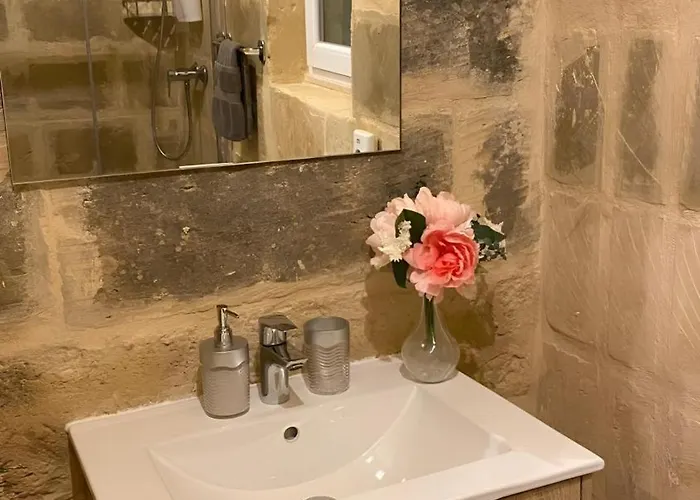 Ancient Maltese House With Modern Interior 3 Min Away From Airport Tal-pinu Pensión Gudja