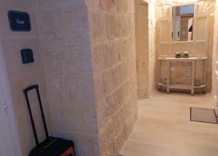 Ancient Maltese House With Modern Interior 3 Min Away From Airport Tal-pinu Pensión Gudja