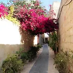 Pensión Ancient Maltese House With Modern Interior 3 Min Away From Airport Tal-pinu Gudja