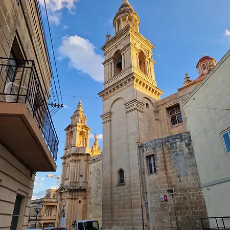 Pensión Ancient Maltese House With Modern Interior 3 Min Away From Airport Tal-pinu