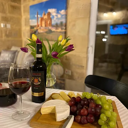 Ancient Maltese House With Modern Interior 3 Min Away From Airport Tal-pinu