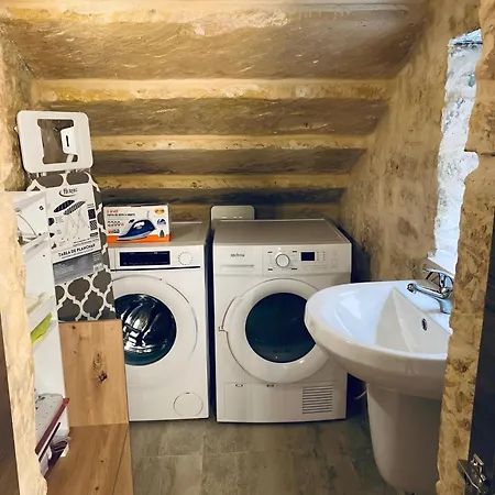 Ancient Maltese House With Modern Interior 3 Min Away From Airport Tal-pinu Pensión *