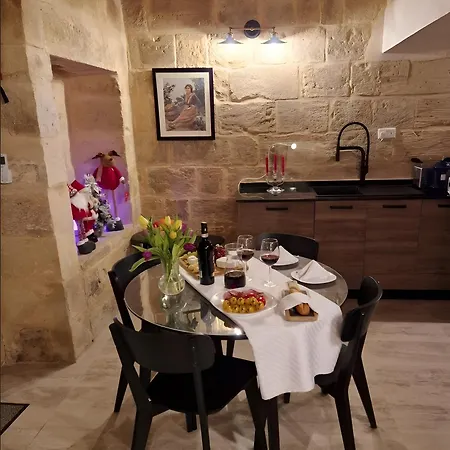 Guest house Ancient Maltese House With Modern Interior 3 Min Away From Airport Tal-pinu *