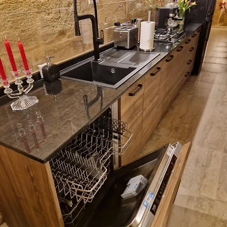 Ancient Maltese House With Modern Interior 3 Min Away From Airport Tal-pinu Pensión