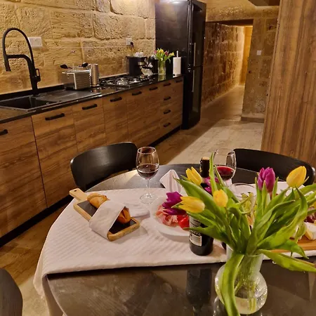 Pensión Ancient Maltese House With Modern Interior 3 Min Away From Airport Tal-pinu