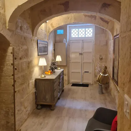 Ancient Maltese House With Modern Interior 3 Min Away From Airport Tal-pinu *
