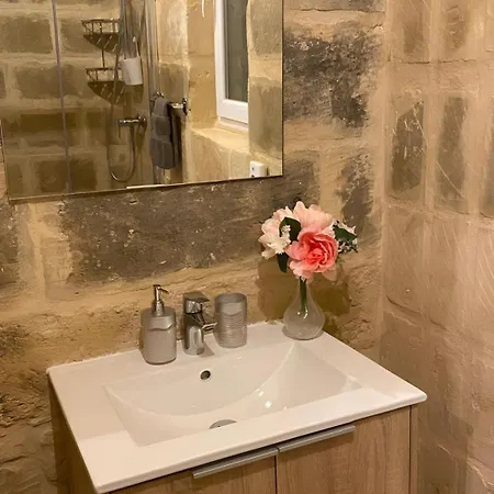 Ancient Maltese House With Modern Interior 3 Min Away From Airport Tal-pinu ゲストハウス Gudja