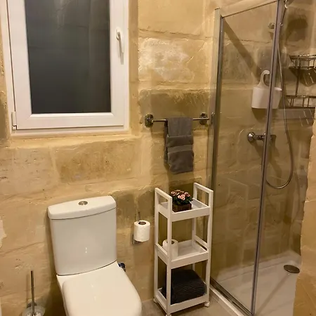 Ancient Maltese House With Modern Interior 3 Min Away From Airport Tal-pinu Pensión