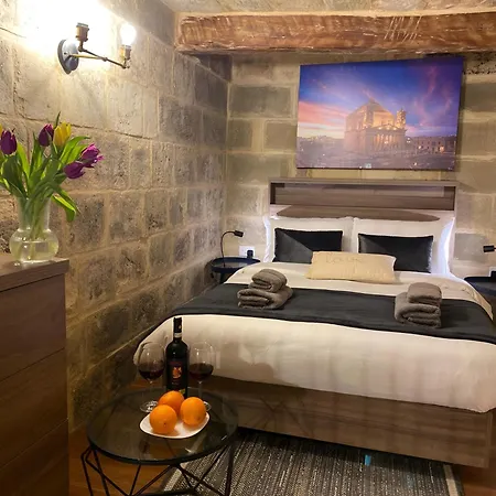 Pensión Ancient Maltese House With Modern Interior 3 Min Away From Airport Tal-pinu