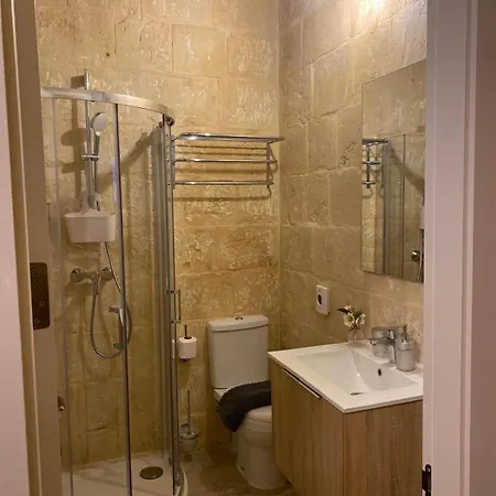 Ancient Maltese House With Modern Interior 3 Min Away From Airport Tal-pinu Gudja