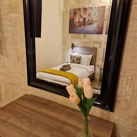 Ancient Maltese House With Modern Interior 3 Min Away From Airport Tal-pinu Pensión Gudja