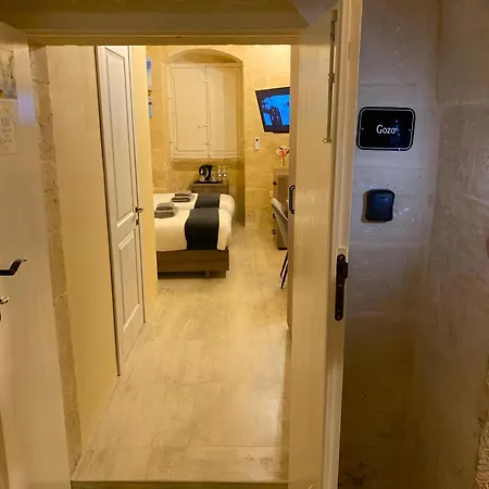 Ancient Maltese House With Modern Interior 3 Min Away From Airport Tal-pinu Pensión