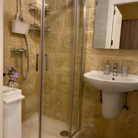 Pensión Ancient Maltese House With Modern Interior 3 Min Away From Airport Tal-pinu Gudja