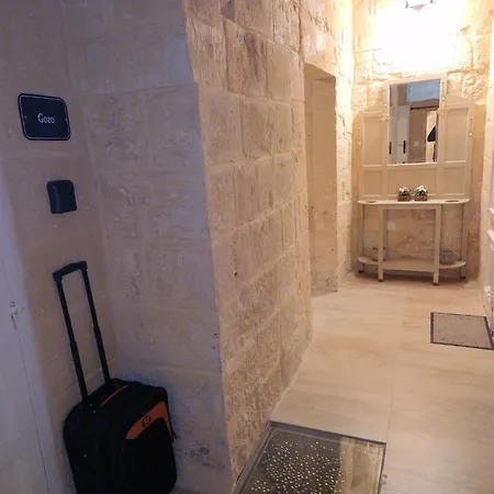 Ancient Maltese House With Modern Interior 3 Min Away From Airport Tal-pinu Pensión Gudja
