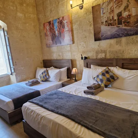 Ancient Maltese House With Modern Interior 3 Min Away From Airport Tal-pinu