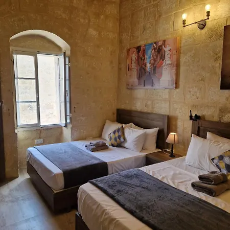 Ancient Maltese House With Modern Interior 3 Min Away From Airport Tal-pinu