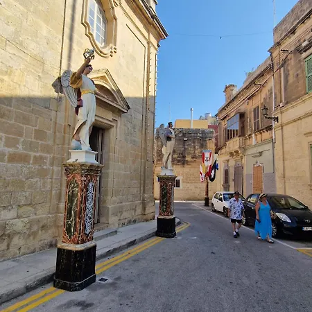 Ancient Maltese House With Modern Interior 3 Min Away From Airport Tal-pinu
