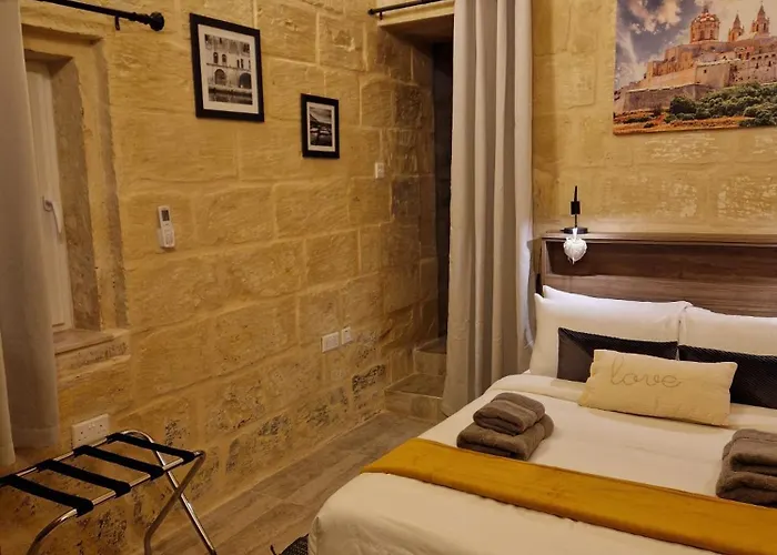 Ancient Maltese House With Modern Interior 3 Min Away From Airport Tal-pinu Πανσιόν