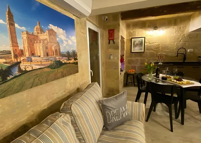 Πανσιόν Ancient Maltese House With Modern Interior 3 Min Away From Airport Tal-pinu