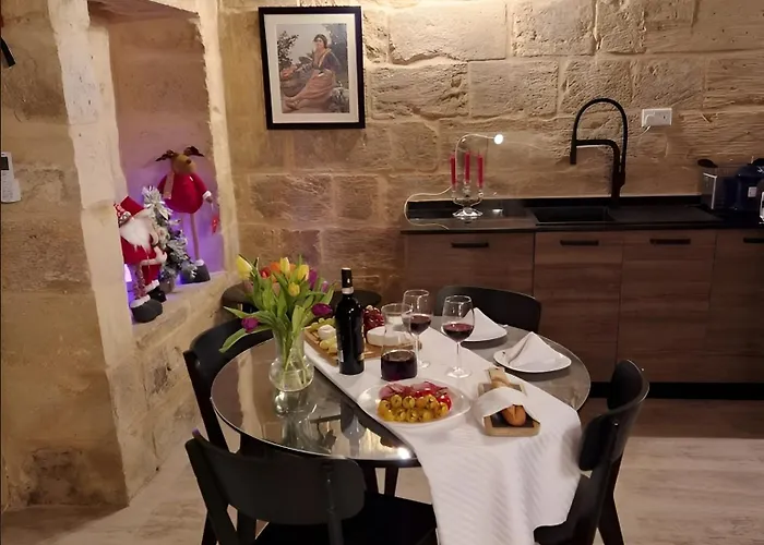 Πανσιόν Ancient Maltese House With Modern Interior 3 Min Away From Airport Tal-pinu *