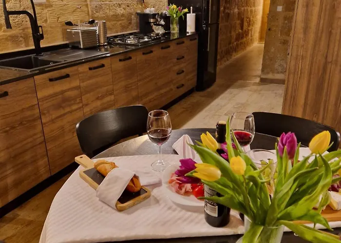 Πανσιόν Ancient Maltese House With Modern Interior 3 Min Away From Airport Tal-pinu