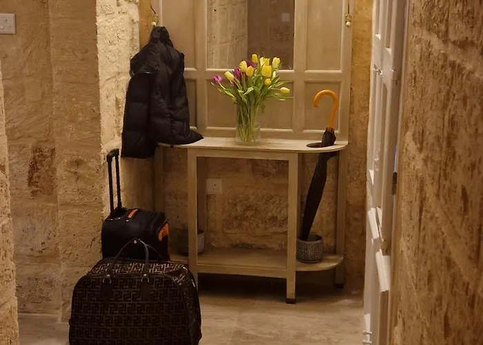 Πανσιόν Ancient Maltese House With Modern Interior 3 Min Away From Airport Tal-pinu Gudja