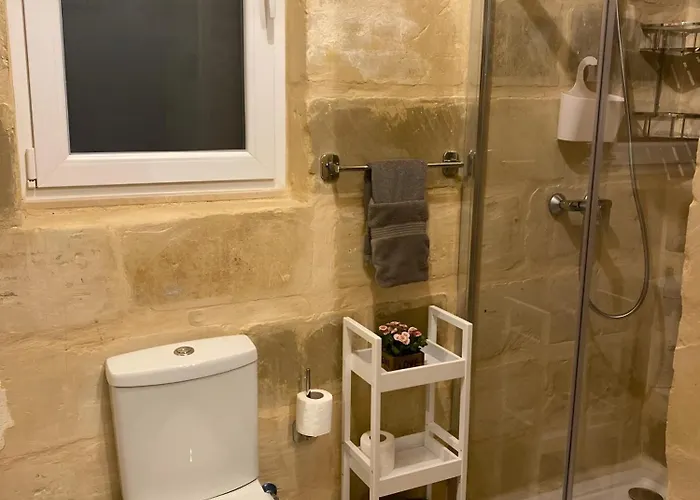 Ancient Maltese House With Modern Interior 3 Min Away From Airport Tal-pinu Πανσιόν