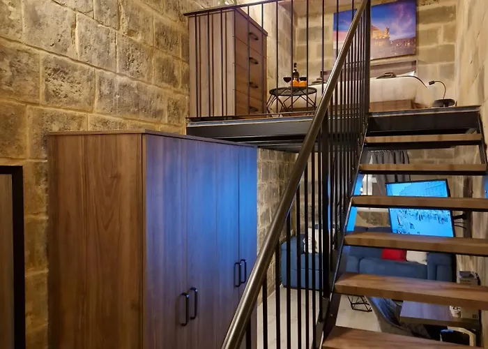 Πανσιόν Ancient Maltese House With Modern Interior 3 Min Away From Airport Tal-pinu