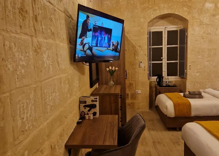 Guest house Ancient Maltese House With Modern Interior 3 Min Away From Airport Tal-pinu *
