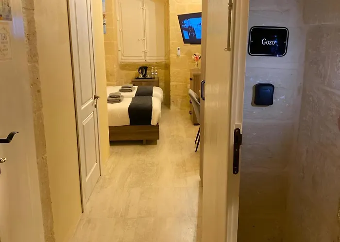 Ancient Maltese House With Modern Interior 3 Min Away From Airport Tal-pinu Πανσιόν