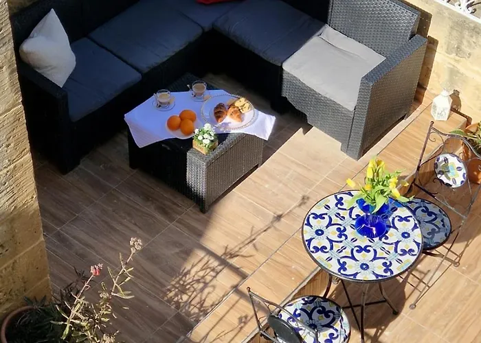 Ancient Maltese House With Modern Interior 3 Min Away From Airport Tal-pinu Πανσιόν