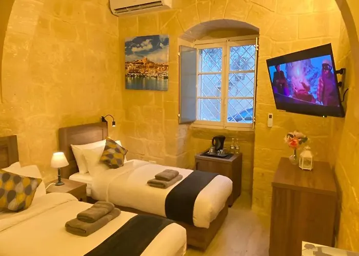 Ancient Maltese House With Modern Interior 3 Min Away From Airport Tal-pinu