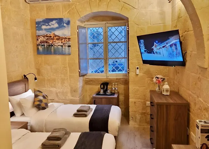 Ancient Maltese House With Modern Interior 3 Min Away From Airport Tal-pinu Guest house
