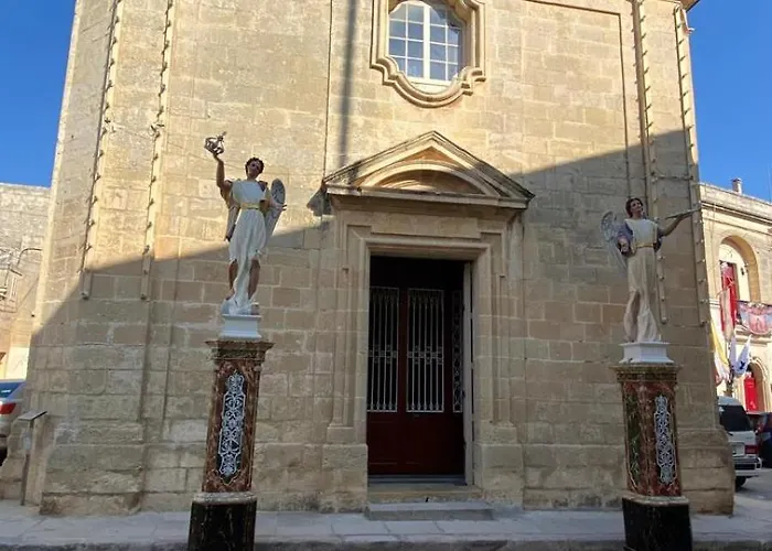Ancient Maltese House With Modern Interior 3 Min Away From Airport Tal-pinu Πανσιόν