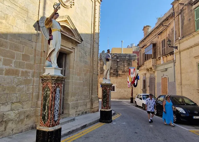 Ancient Maltese House With Modern Interior 3 Min Away From Airport Tal-pinu